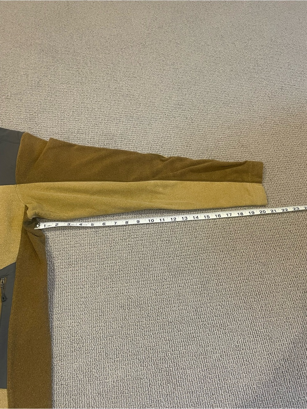 Patagonia Men's Tan and Black Jacket - Picture 13 of 14